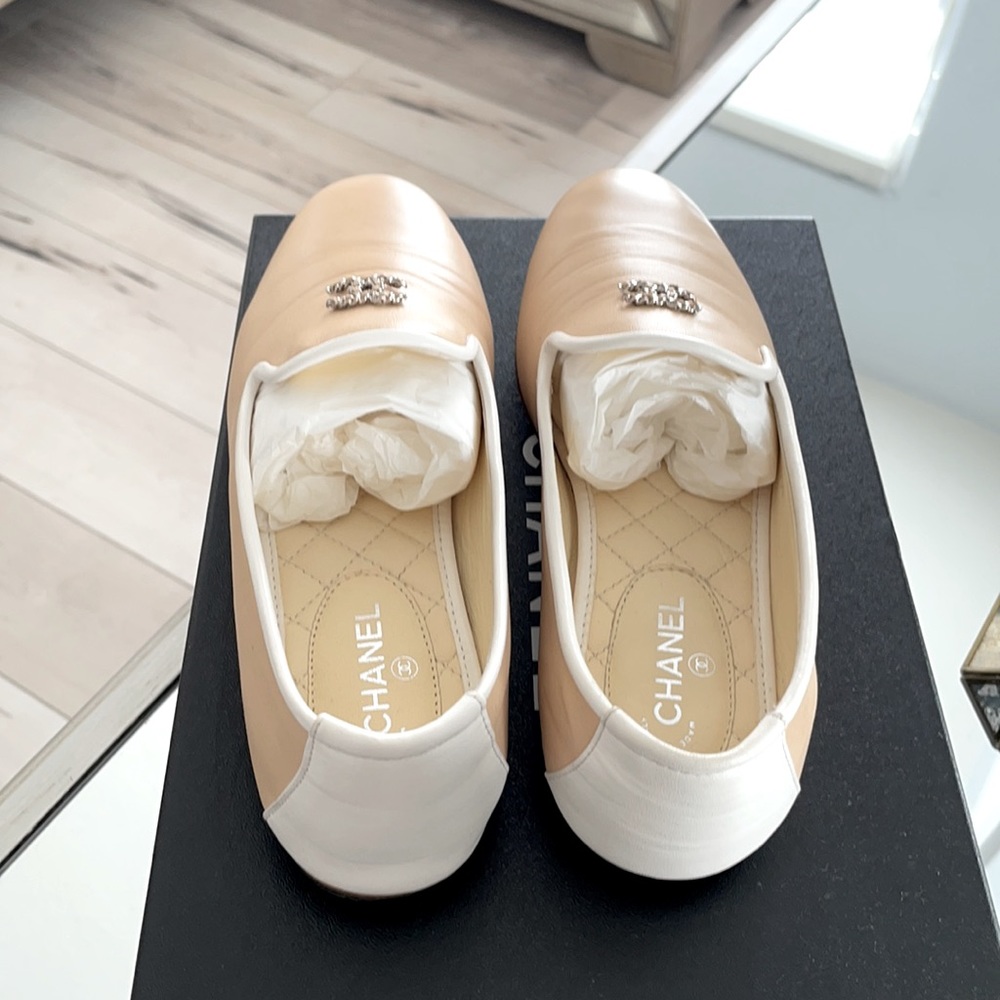 CHANEL Loafers in Lambskin size 36.5 - Picture 10 of 13